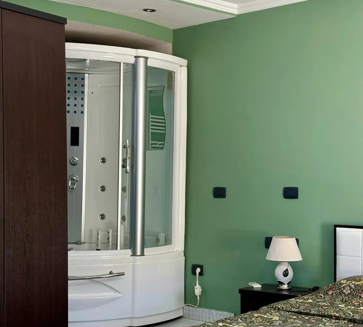Andi Guest House Fier 0*,  Albanië