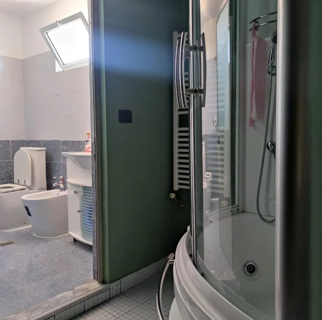 Andi Guest House Fier Appartement